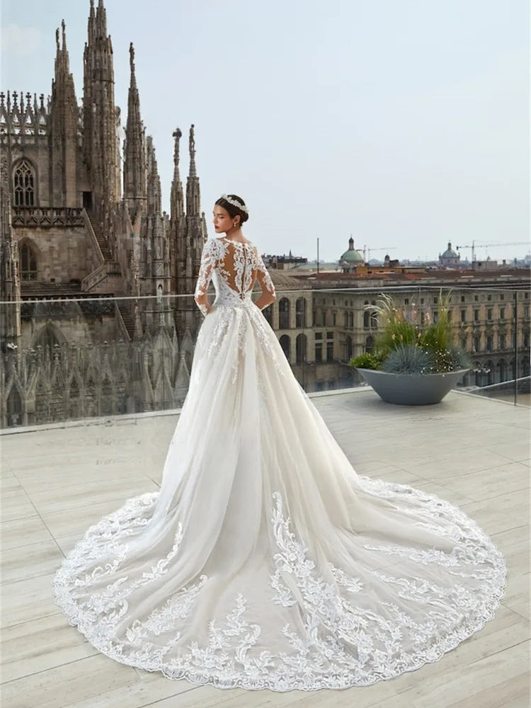 Robe de mariée de luxe en dentelle avec dos transparent
