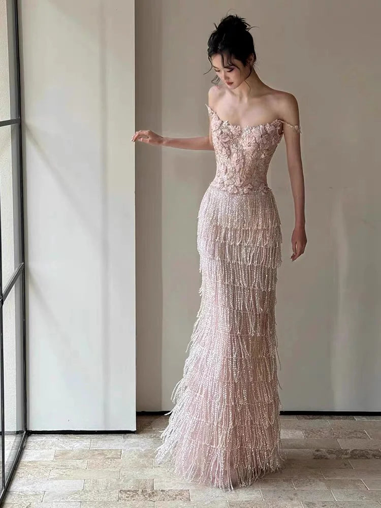 Robe de Cocktail Élégante Fleurie avec Broderies – Robe de Soirée de Luxe Description