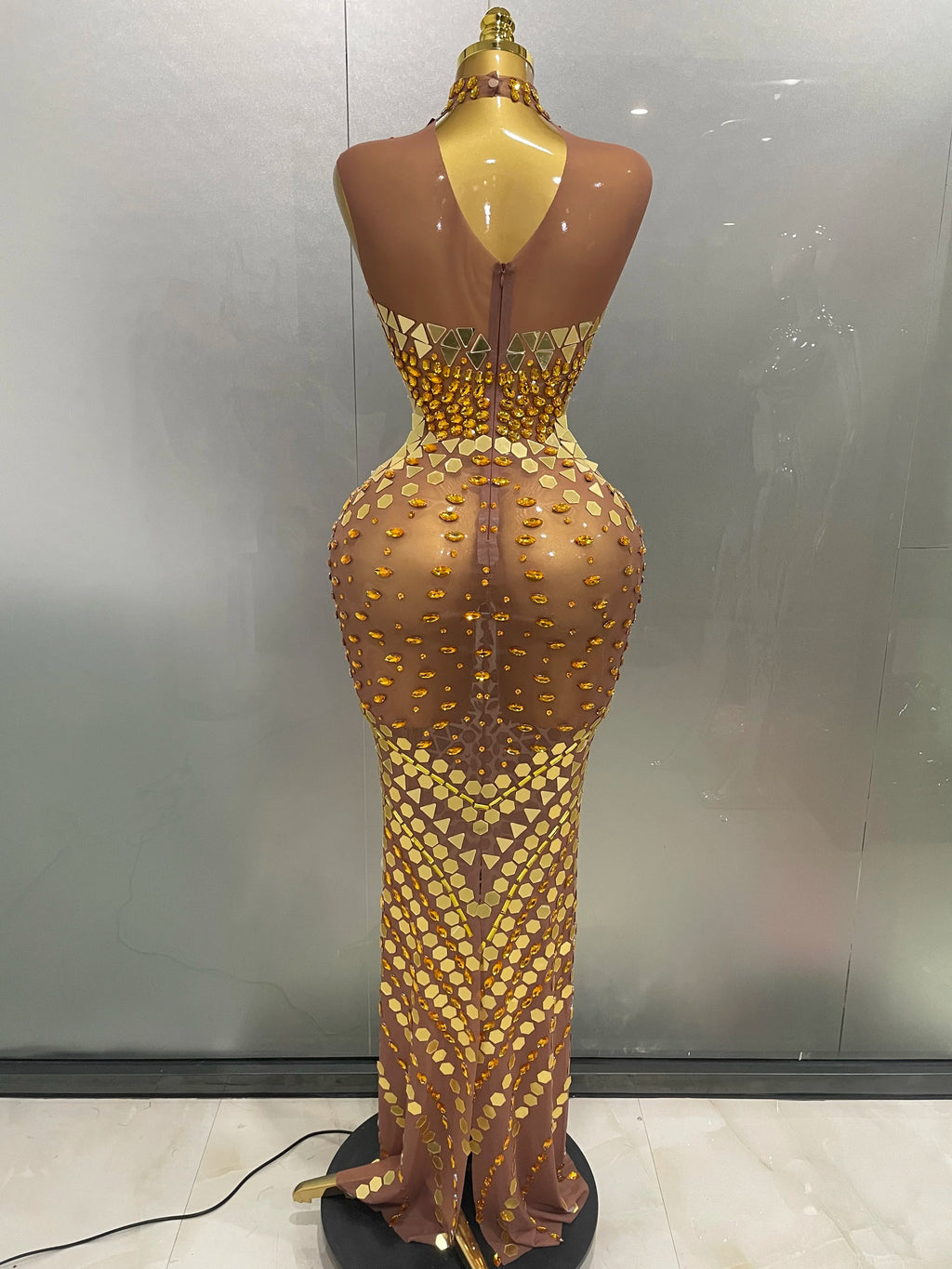 Robe Longue de Luxe à Miroirs Strass Dorès avec Dècoupes Elègantes