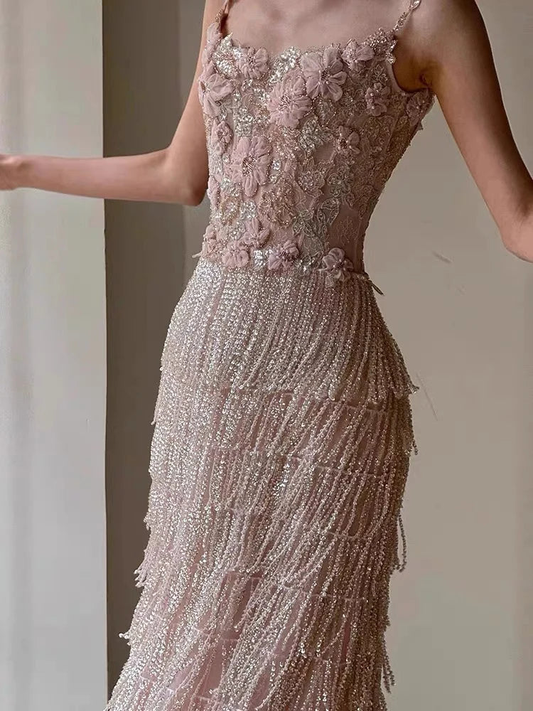 Robe de Cocktail Élégante Fleurie avec Broderies – Robe de Soirée de Luxe Description