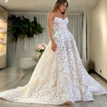 Élégante et romantique, cette robe de mariée bohème est conçue pour rendre votre journée inoubliable.