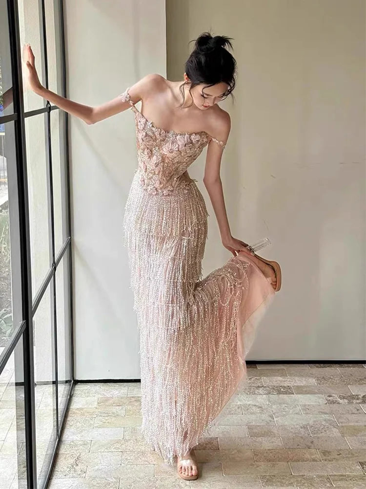 Robe de Cocktail Élégante Fleurie avec Broderies – Robe de Soirée de Luxe Description