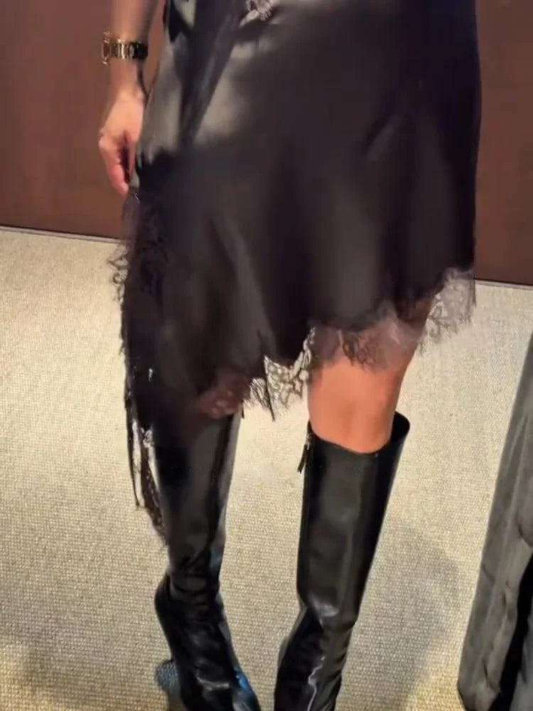 Robe Noire Asymetrique en Dentelle