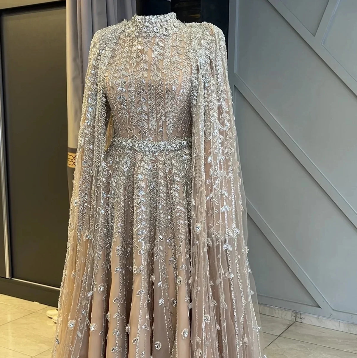 Luxury Prom Dresses A-line Long Sleeves Beaded Saudi Arabia Dubai Robe De Soiree Middle Eastern Evening Dress Gown Customized