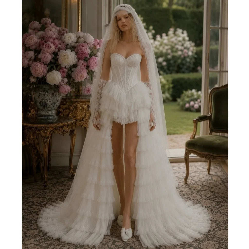Robe de mariée bustier en dentelle avec volants