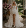 Robe de mariée bustier en dentelle avec volants