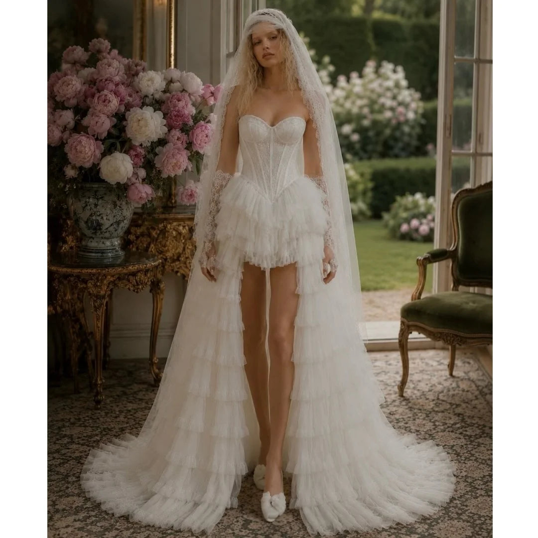 Robe de mariée bustier en dentelle avec volants