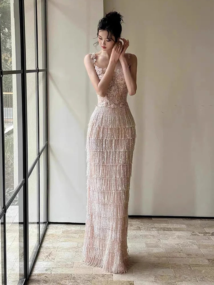 Robe de Cocktail Élégante Fleurie avec Broderies – Robe de Soirée de Luxe Description