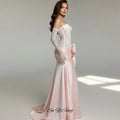 Robe de bal luxueuse en satin et dentelle pour femme