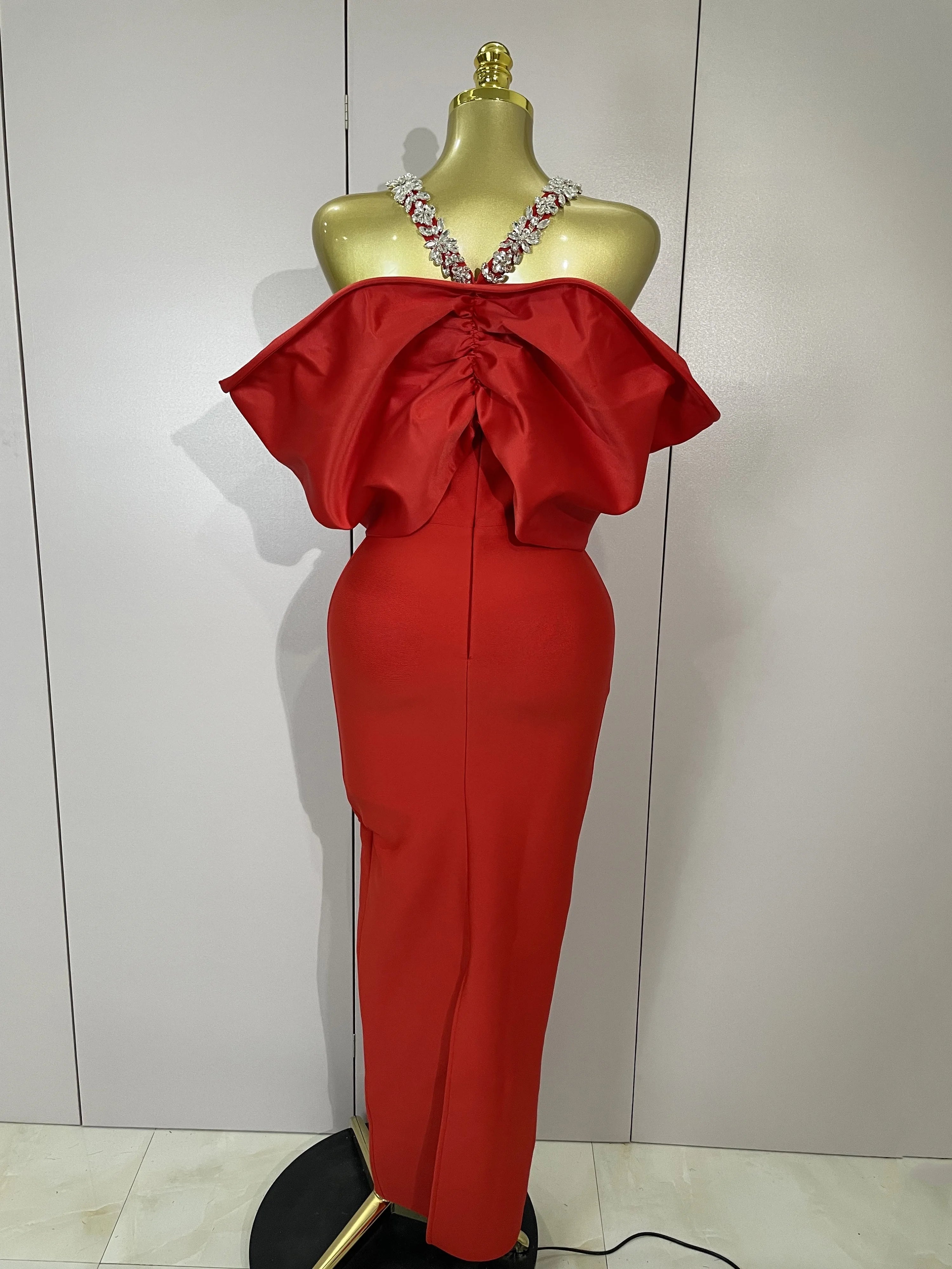 Robe Longue Rouge de Soirée à Épaules Dénudées avec Strass et Grand Nœud Élégant