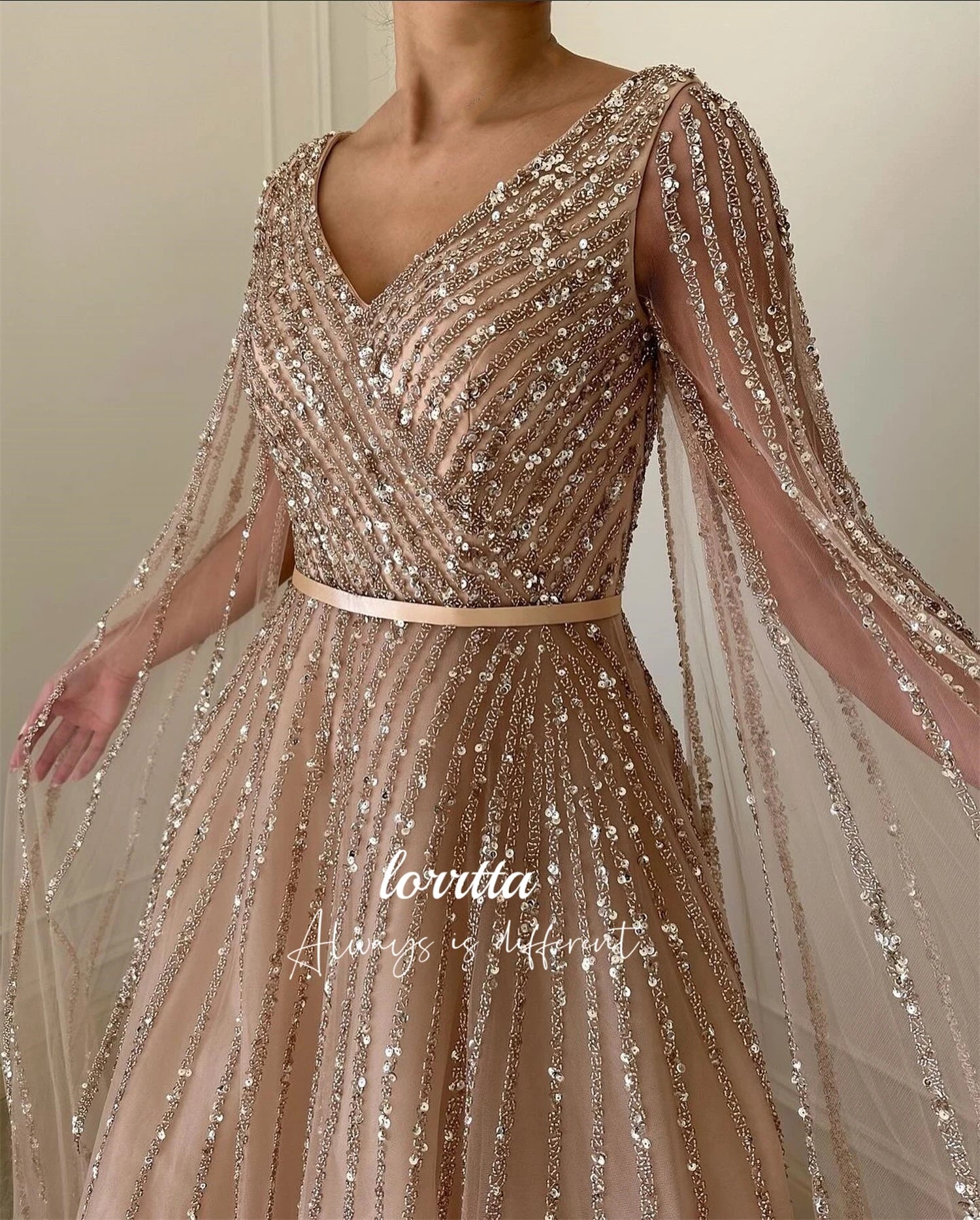 Robe Longue de Soirée Brillante à Manches Transparentes