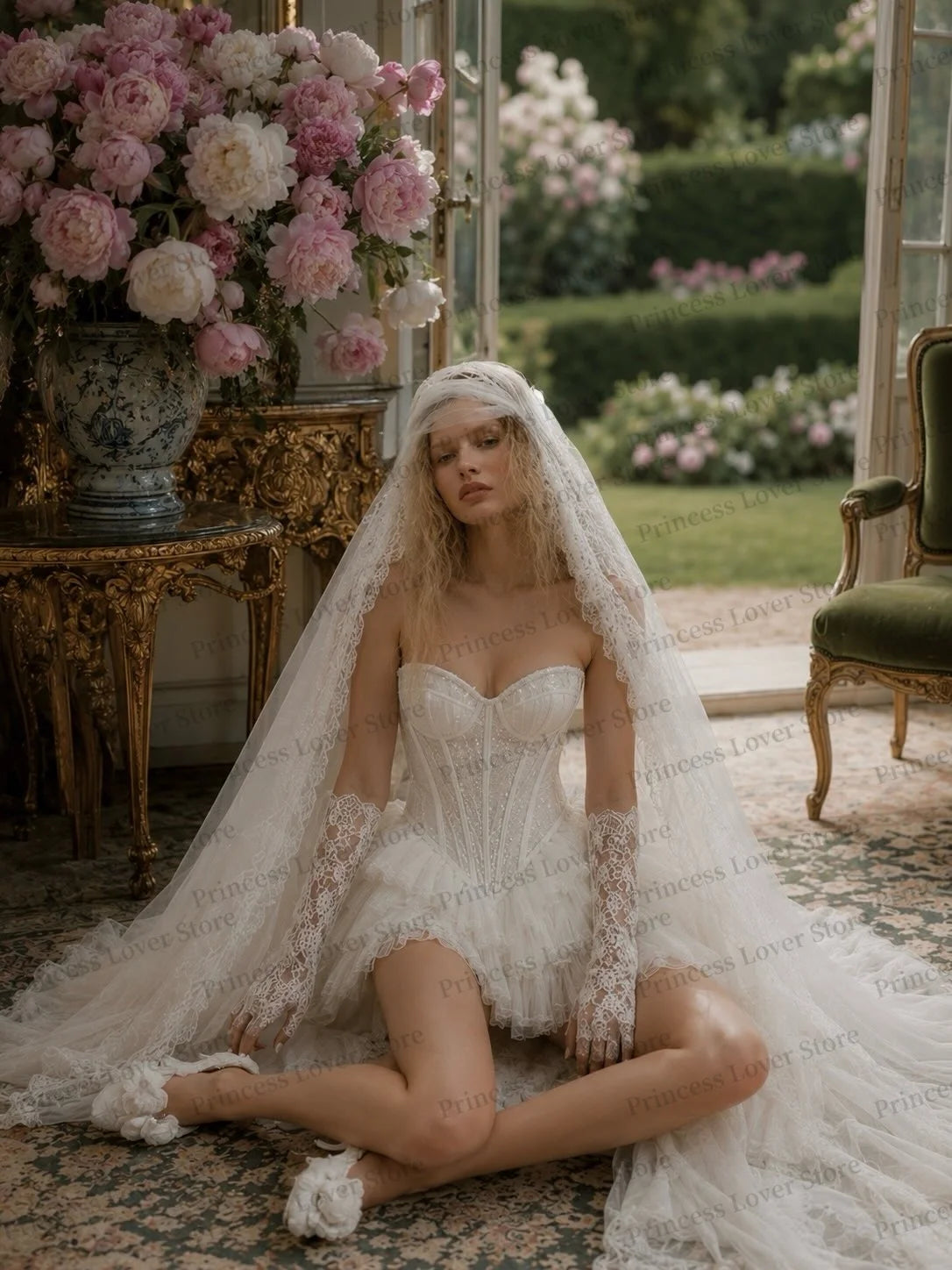 Robe de mariée bustier en dentelle avec volants